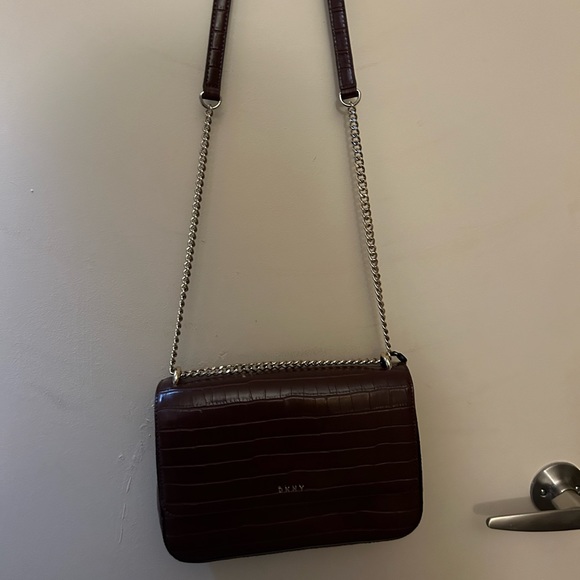 DKNY NEW PURSE IN GREAT CONDITION - Picture 2 of 6